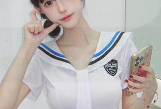 蜜桃社 – 黑丝诱惑：雪梨sherry私房写真中的迷人曲线与诱人风情