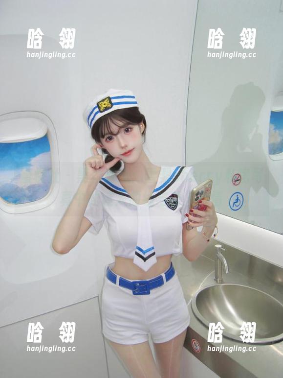 蜜桃社-雪梨sherry 蜜桃社 - 黑丝诱惑:雪梨sherry私房写真中的迷人曲线与诱人风情