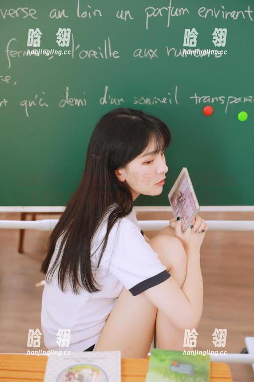 觅芙少女 - 结合了温暖与浪漫的娜娜圣诞写真合集，快来收藏你的节日珍品！