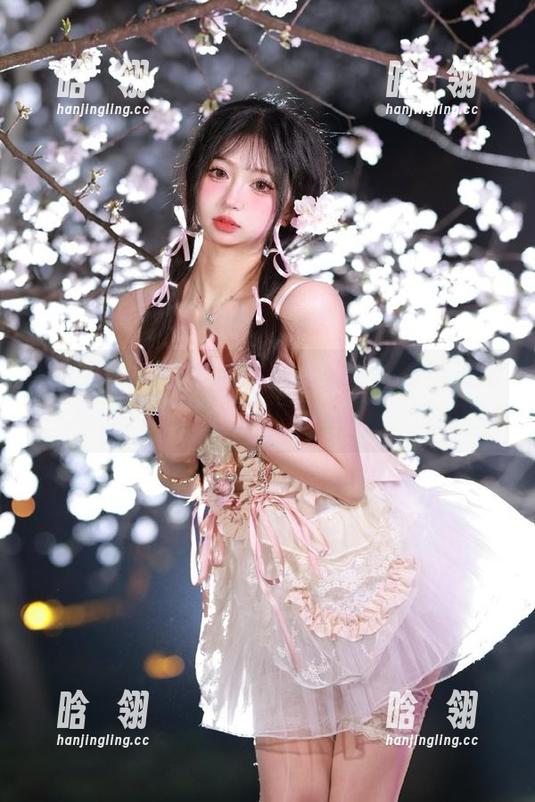 觅芙少女 - 昕昕最新写真集：高清展现她的多种风格，姐姐绝对不容错过！