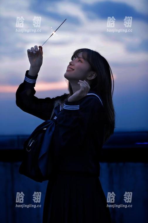 语画界 - 自嘲也要美丽：探讨77qiqi的长腿写真作品集和资源