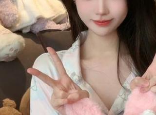 语画界 – 允儿Claire的温柔系列写真全集，原图呈现个人魅力的无限可能