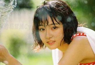 语画界 – 体验杨紫嫣Cynthia白色写真之美，立刻下载，留住每一个灵动瞬间！