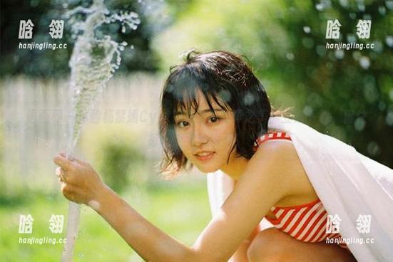 语画界-杨紫嫣Cynthia 语画界 - 体验杨紫嫣Cynthia白色写真之美,立刻下载,留住每一个灵动瞬间!