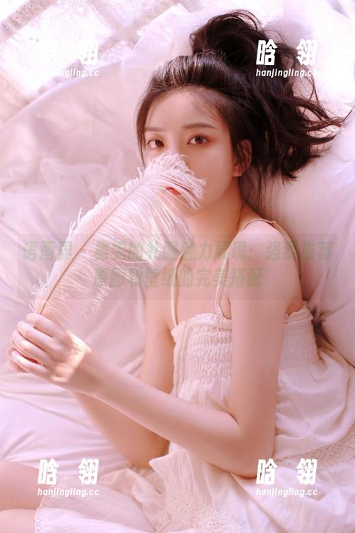 语画界-雅雯 语画界 - 雅雯的礼服魅力展现:强烈推荐原图和壁纸的完美搭配