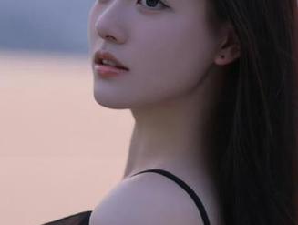 轻兰映画户外黑丝&白丝的私房作品，创意是灵感还是换个角度？