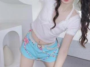 微密圈 – 踏入红裙的梦境，铁锤姐姐写真作品下载尽在指尖