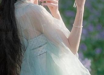 微密圈 – 谁说写真只能优雅？铁锤姐姐的作品集带你见证另类之美，分享搞笑瞬间！