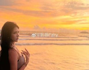 哇塞！阮邑Fairy最新网袜写真原图，俘获你的心！