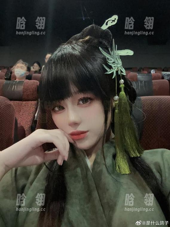 阿九从不咕咕(九言)精彩剧情下的精选套图，捕捉每一个动人瞬间