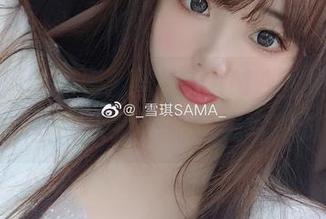 眼镜背后的秘密：雪琪SAMA图集分享，探索那些令人捧腹的搞笑写真时刻！