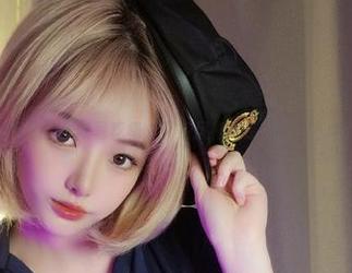 雯妹不讲道理带来的最新写真集，厨娘风格打造的绝美艺术作品等你欣赏