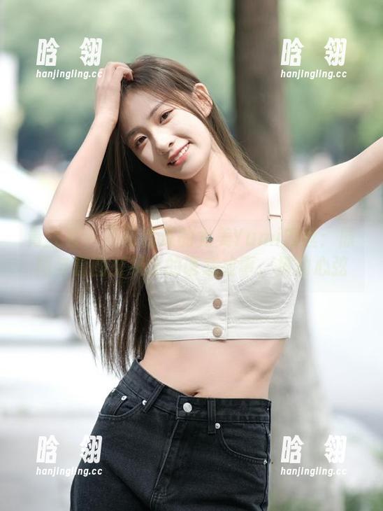 青豆客-尤美Yumi 青豆客 - 不可错过的尤美Yumi肉丝:原图与套图交织出的诱惑故事,撩动心弦