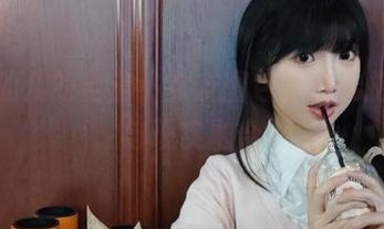 面饼仙儿的全套小女友图包，仿佛把梦幻与现实融合