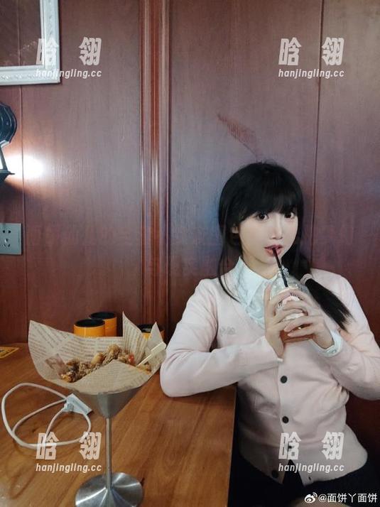 面饼仙儿 面饼仙儿的全套小女友图包,仿佛把梦幻与现实融合