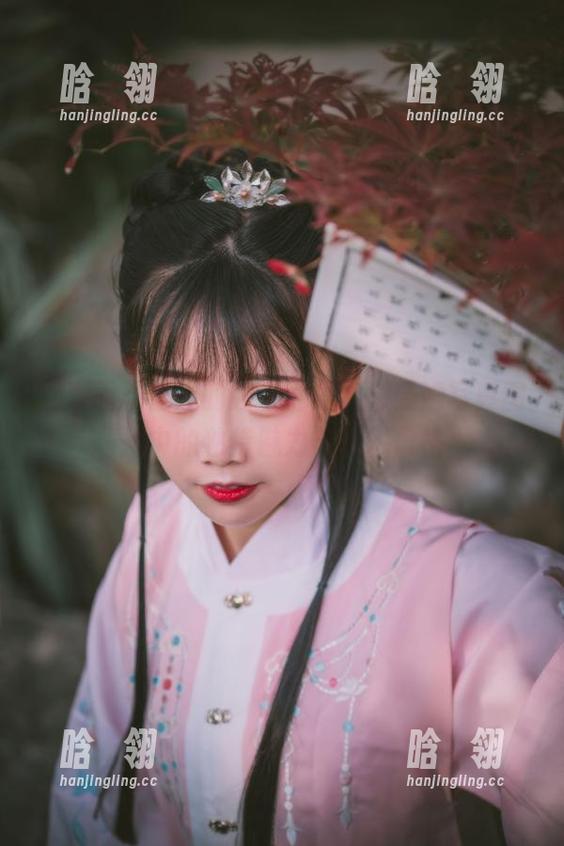 面饼仙儿 探索面饼仙儿的胶衣世界,感受她写真图片中的独特魅力与艺术风格